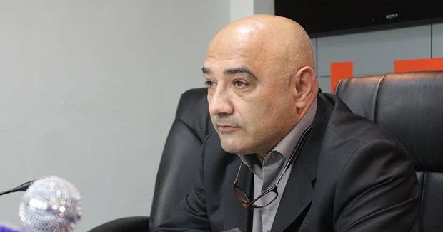 Deyərlər ki, qonşuya ümid olan şamsız qalar... POLITOLOQ