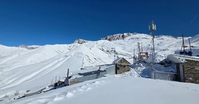 Xınalıq ağ örpəyə büründü Qarın hündürlüyü 20 santimetrə çatdı