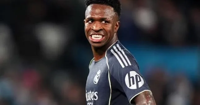 Mourinyo Vinisiusu ehtiyatda saxlayacaq
