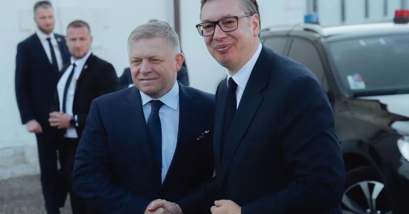 Robert Fitso Vuçiçin baş nazir vəzifəsinə namizədliyini dəstəklədi