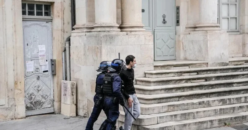 Fransada polis zorakılığı: Deputat zorakılıqla bağlı videonu prokurorluğa təqdim edib
