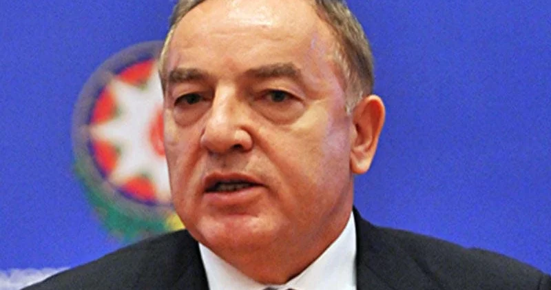 Hülusi Kılıçdan sərt mesaj: “Kimə xidmət edirsiniz?”
