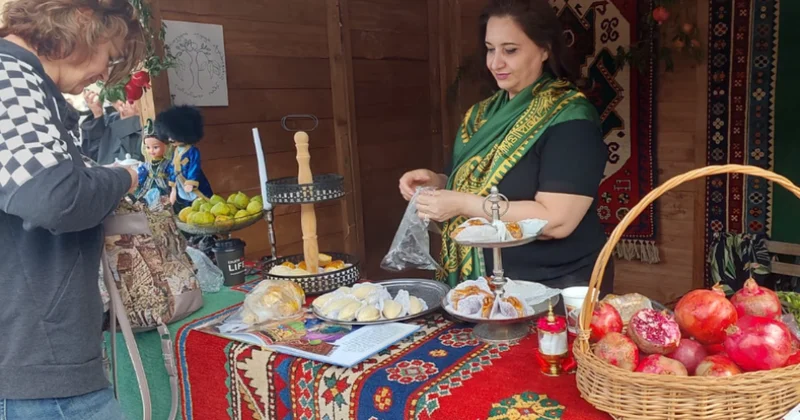 “Tbilisoba” bayramında “Azərbaycan guşəsi”ni yüzlərlə insan ziyarət edib