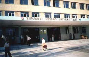 Sumqayıt Dövlət Universiteti belə təmir edilir... Eyni lot üzrə müxtəlif tenderlər...