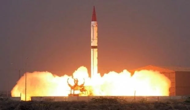 Pakistanın yeni raketi sınaqdan uğurla keçdi