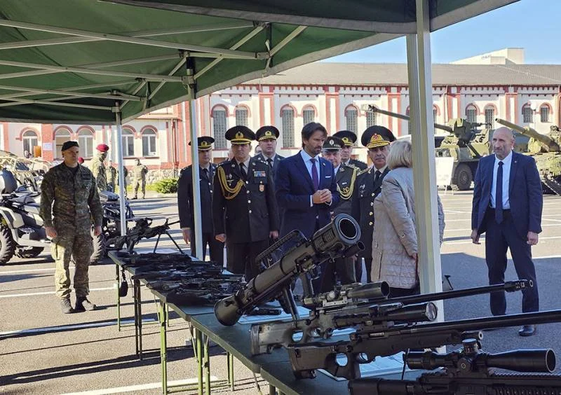 Müdafiə Naziri Slovakiyada rəsmi səfərdədir FOTOLAR