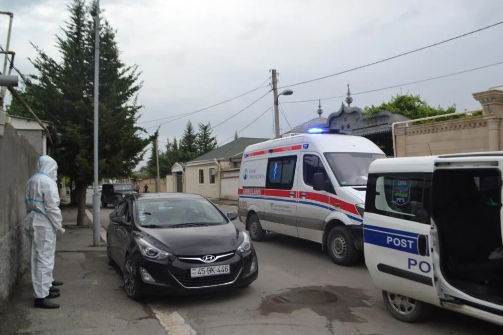 Anasını evdə başqa kişiylə tutduğuna görə öldürüb Bakıdakı dəhşətli cinayətin TƏFƏRRÜATI FOTO