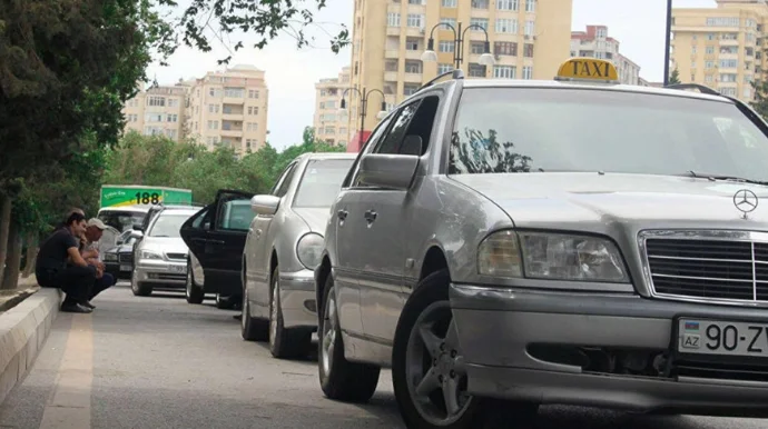 Proqramdakı maşının yerinə başqa taksi gəlir 20 min cəriməsi var AÇIQLAMA