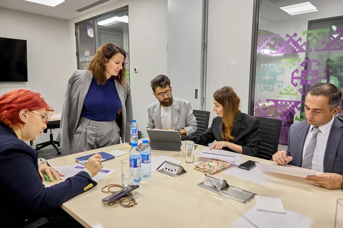 Azercelldən qadınlarla bağlı dörd layihəyə