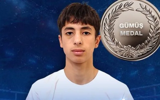 Boksçumuz dünya birinciliyində gümüş medal qazandı