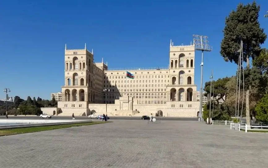 Azadlıq meydanı açıldı