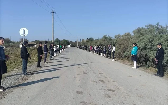 Zərdabda müəllimi şagirdləri son mənzilə belə yola saldı Foto