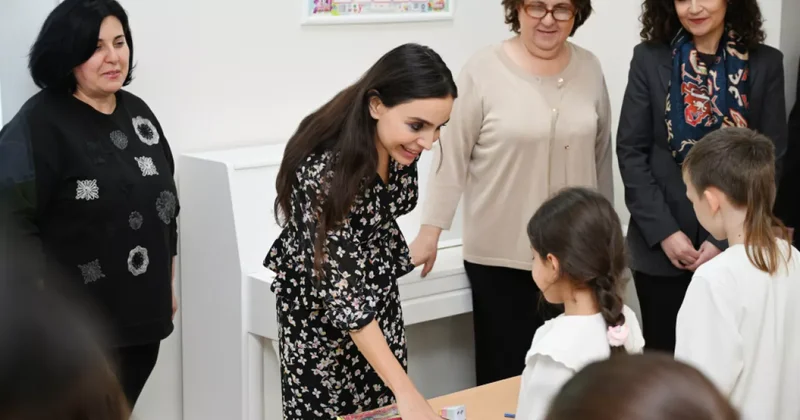 Лейла Алиева ознакомилась с деятельностью школы имени Бюльбюля ФОТО