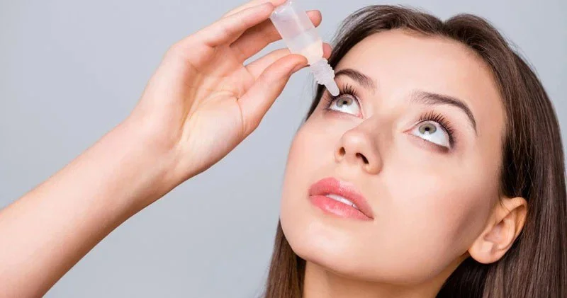 Göz damlasını düzgün istifadə etmirsinizsə...