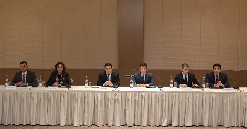 Ədliyyə Nazirliyi və KOBİA biznes assosiasiyaları ilə görüş keçirdi Fotolar
