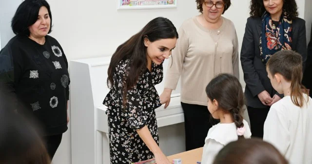 Leyla Əliyeva musiqi məktəbində oldu FOTOLAR