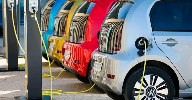 Глава Гостаможни заявил о снижении у населения интереса к электромобилям Minval Politika