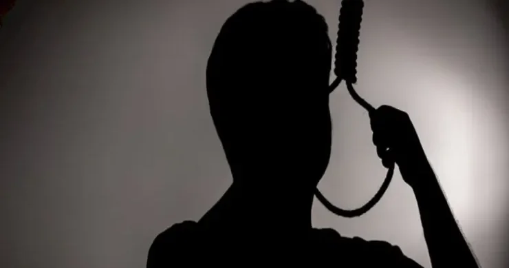 İşdən çıxarılan direktor özünü asdı