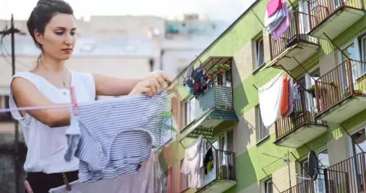 Nəqliyyatın sıx olduğu yerdə balkonda paltar qurutmayın XƏRÇƏNG RİSKİ