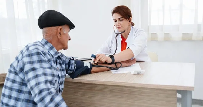 Bu şəxslər icbari tibbi sığortanı ödəməkdən azaddır SİYAHI