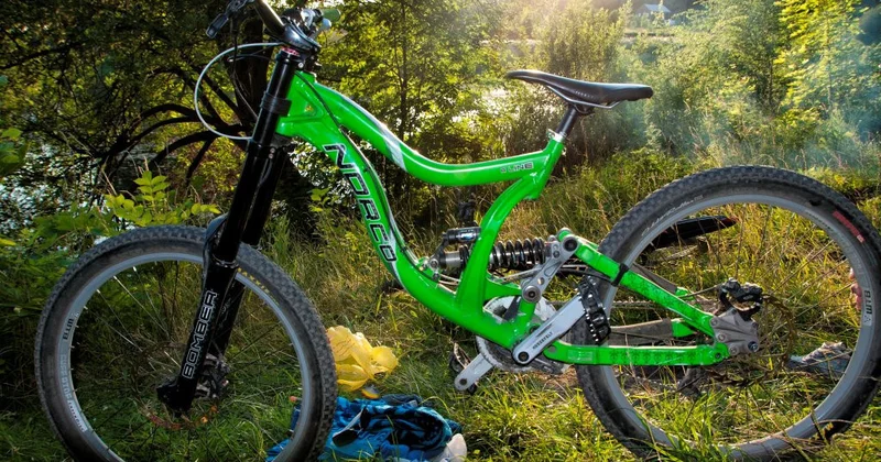 Во Франции пенсионер выжил три дня в овраге, питаясь вином