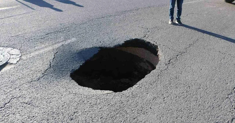 Bakıda bir həftə əvvəl çəkilən asfalt ÇÖKDÜ VİDEO