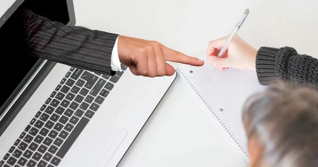 Virtual güvən, real zərər... Onlayn təhsil adı altında təqdim olunan xidmətlə vətəndaşın cibini soyurlar