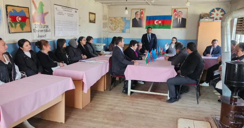 Konstitusiya və Suverenlik ili çərçivəsində 8 Noyabr Zəfər Günü münasibətilə Gədəbəy şəhəri 2 nömrəli tam orta ümumtəhsil məktəbi ərazi partiya təşkilatında tədbir keçirilib