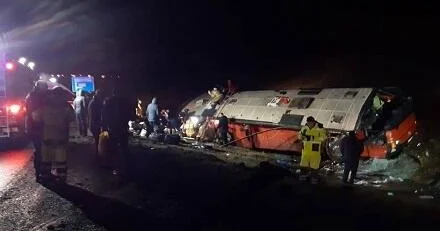 Biləcəridə ağır qəza: avtobus restorana girdi Video