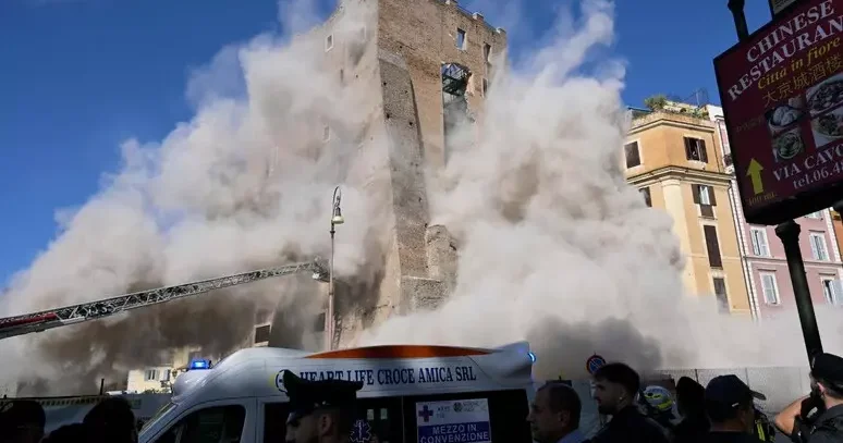 Romada dağılan tarixi qüllənin altında qalan işçi xilas edilib