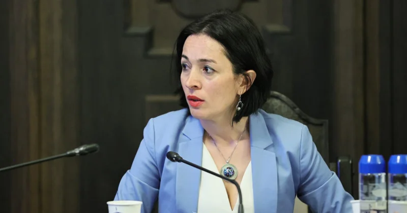 400 məktəbimiz türk dilini tədris etmək istəyir Erməni nazir