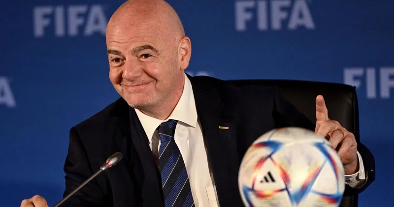 FIFA prezidenti qadın azarkeşlərə görə İranı tərifləyib