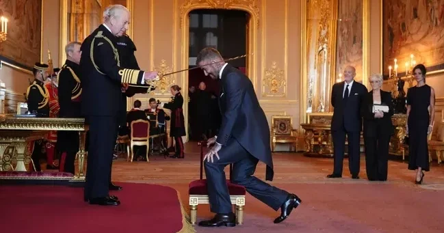 Devid Bekhemə cəngavər titulu verilib FOTO