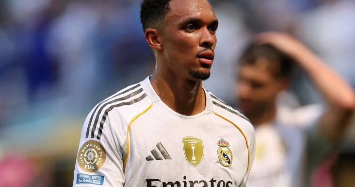 “Liverpul” azarkeşləri “Real Madrid”lə oyundan əvvəl Aleksandr Arnoldu fitə basıblar