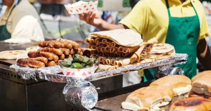 Küçə yeməkləri nə qədər təhlükəsizdir? AÇIQLAMA