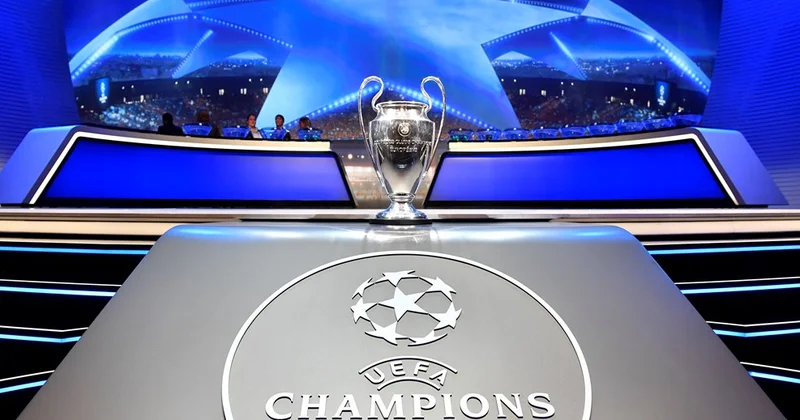 Айнтрахт показал Карабаху, как сыграть против Наполи