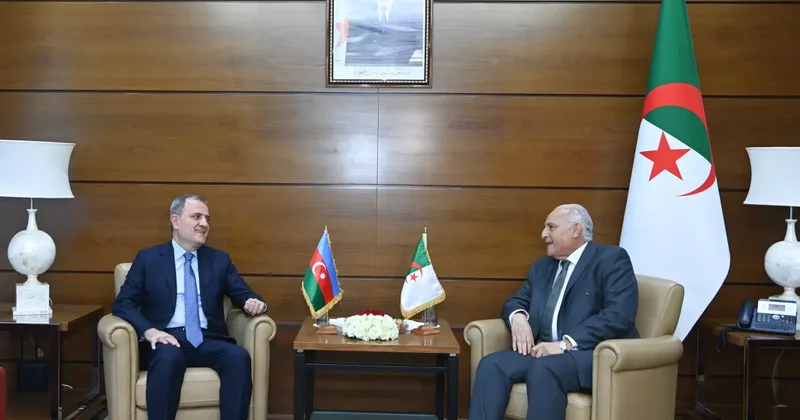 Джейхун Байрамов и Ахмед Аттаф начали переговоры в формате тет а тет