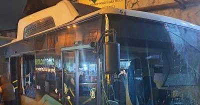 Biləcəridə sərnişin avtobusu iki minik avtomobili ilə toqquşdu