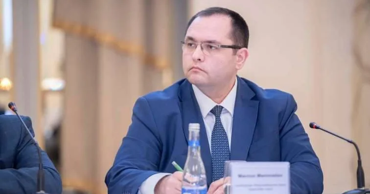 Bu qədər qalstuklu adam nə iş görür?