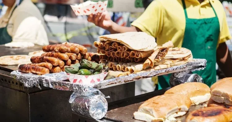 Küçə yeməkləri nə qədər təhlükəsizdir? AÇIQLAMA