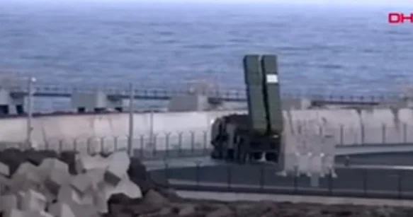 KXDR Pentaqon rəhbərinin sərhəd səfəri zamanı təxminən 10 raket atıb