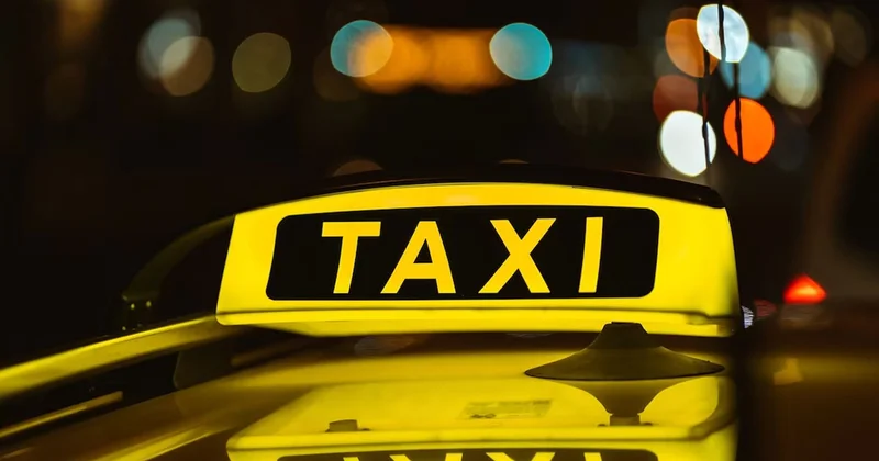 Antiinhisar: Aeroportda taksi probleminin hüquqi tərəfləri qiymətləndirilir