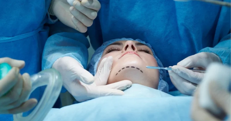 Tanınmış estetik cərrahdan KÜTLƏVİ ŞİKAYƏT Əməliyyat etdiyi qadının burnu çürüyür?