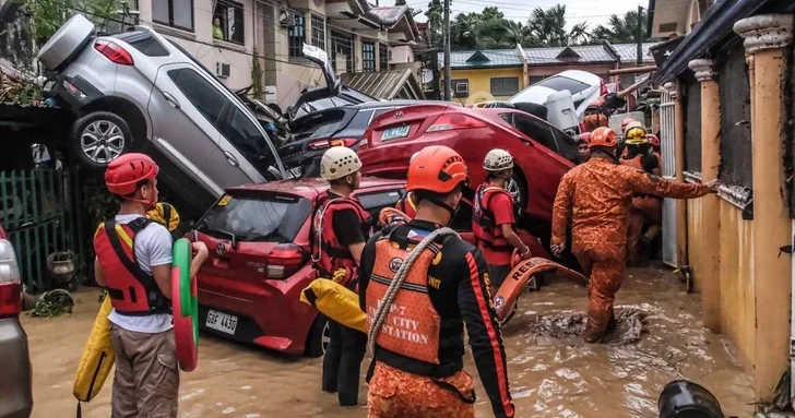 Тайфун Калмаэги унес жизни 12 человек на Филиппинах: тела погибших не найдены