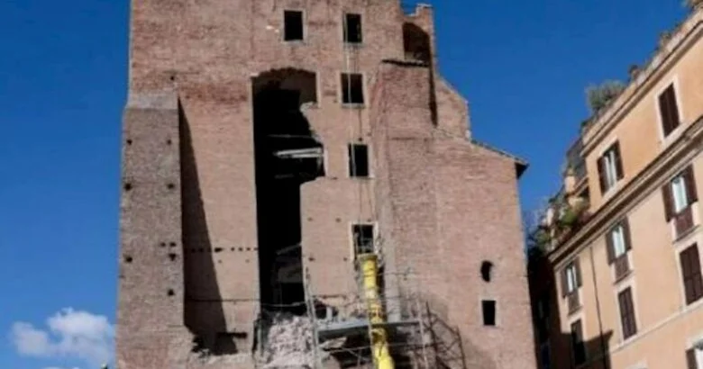 Orta əsrlərə aid qüllə dağılıb