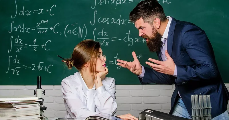 Азербайджанский эксперт раскритиковал родителей школьников Не может контролировать двух детей дома, но критикует учителя