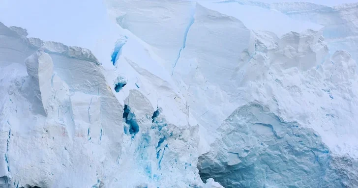 Климатическая катастрофа: ледник размером с Филадельфию исчезает на глазах ученых