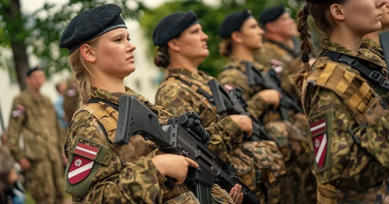 В Латвии предложили сделать военную службу обязательной и для женщин