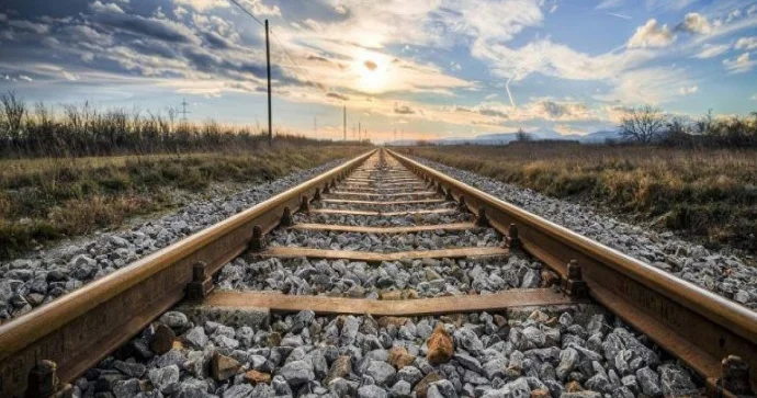 Naxçıvanı birləşdirəcək dəmir yolunun tikintisi müzakirə edilir Paşinyan