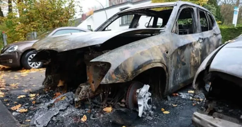 Автомобиль депутата от АдГ подожгли в Гамбурге